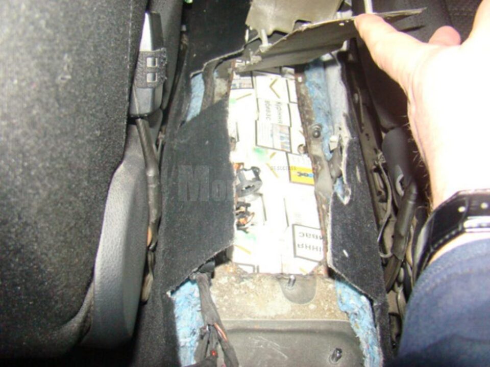 Volkswagen „antifonat” cu pachete de țigări