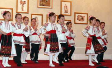 Spectacol pregătit de elevii și profesorii de la Școala Nr. 2 „Ion Irimescu”