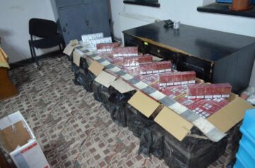 Polițiștii de frontieră au reușit reținerea a patru cetățeni ucraineni, iar în apropiere au fost descoperite opt colete cu țigări de proveniență ucraineană