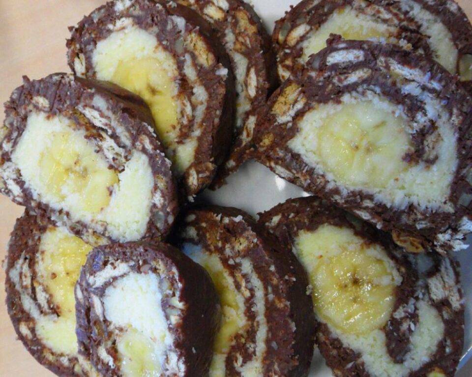 Rulada de biscuiți cu banane (Lacrima de elefant). Foto: pinterest.com