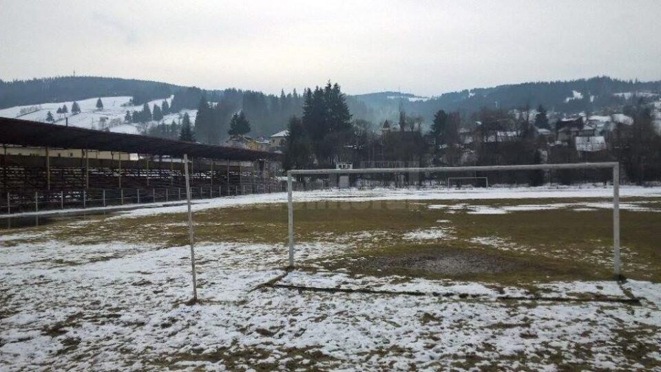 Stadionul din Vatra Dornei a devenit o adevărată orezărie