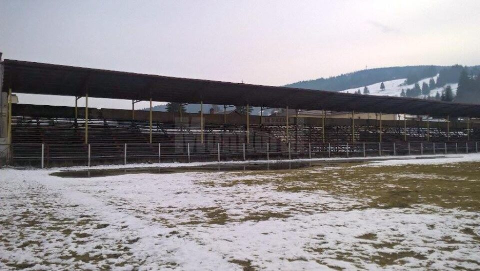 Stadionul din Vatra Dornei a devenit o adevărată orezărie