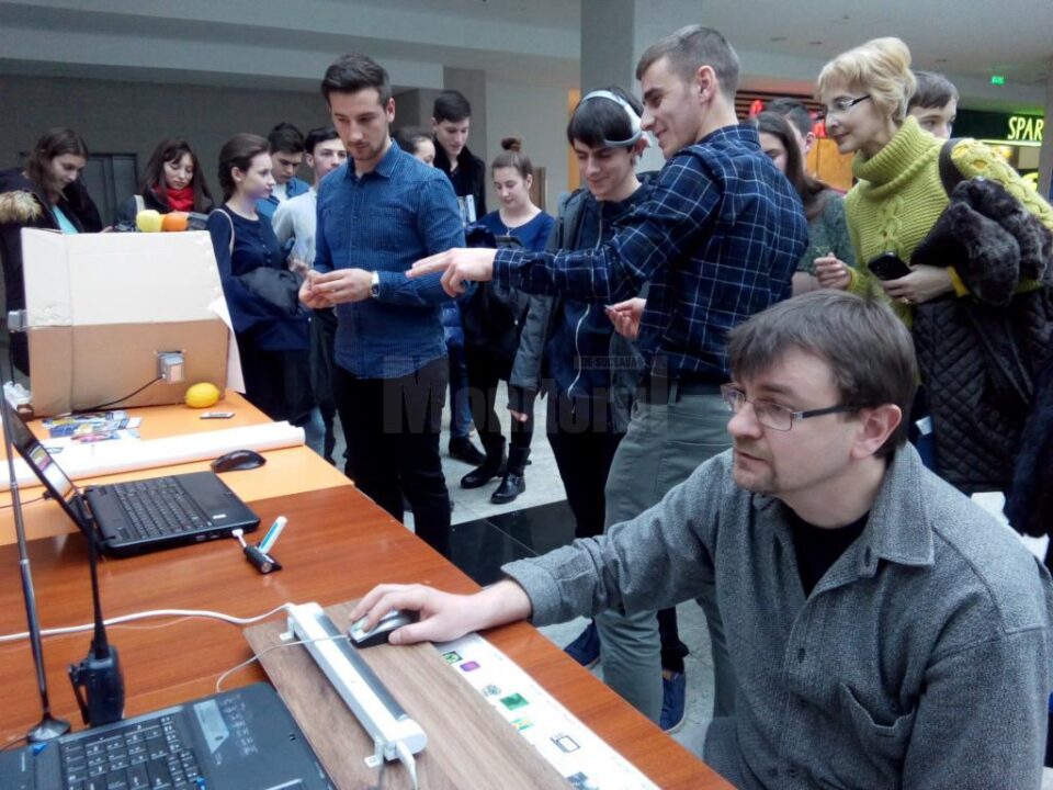 Sesiune de experimente pentru elevii din Botoșani, susținută de Universitatea Suceava