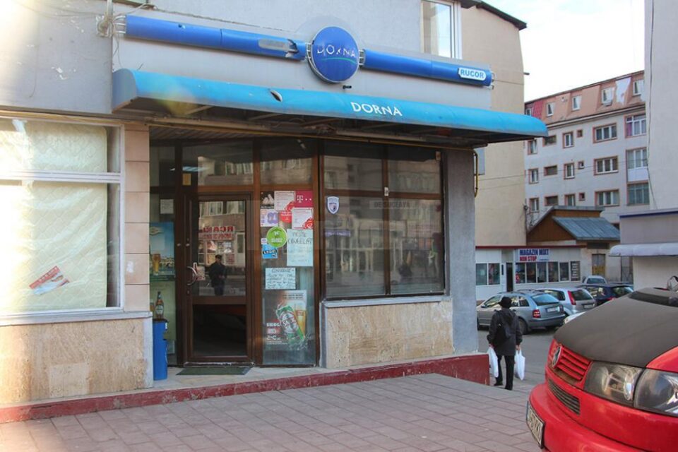 Magazin alimentar spart în toiul nopții, pe bulevardul George Enescu din municipiu