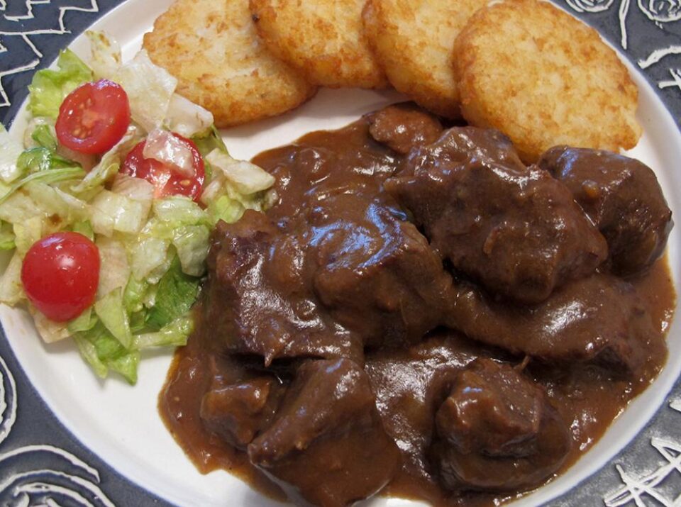 Tocană de vită cu bere (carbonade flamande). Foto: www.unmondevasion.com