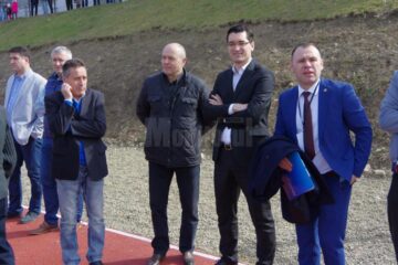 Președintele FRF Răzvan Burleanu a fost prezent ieri pe terenul sintetic al Liceului cu Program Sportiv Suceava, dar și în căminul acestui liceu