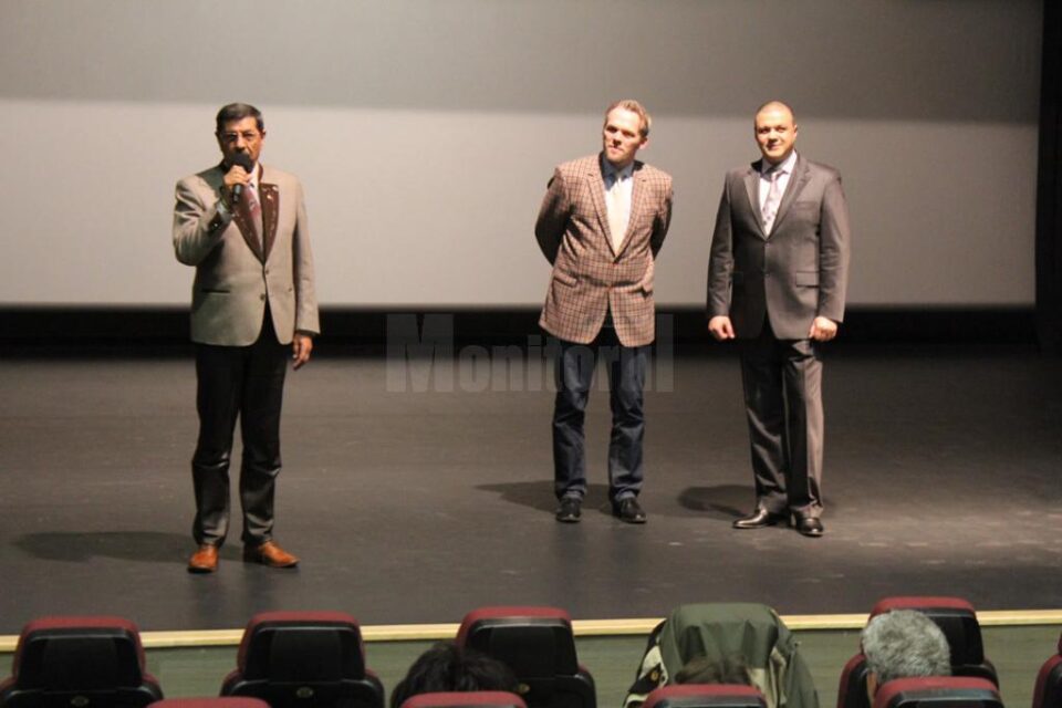 Producătorul filmului, Ovidiu Vasu, și actorul Ciprian Belean (Tata Rudi), alături de viceprimarul Ovidiu Doroftei Producătorul filmului, Ovidiu Vasu, și actorul Ciprian Belean (Tata Rudi), alături de viceprimarul Ovidiu Doroftei