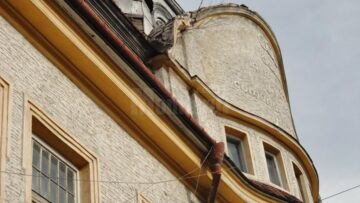 Clădirea de kilometrul 0 al municipiului Rădăuți, la un pas de a deveni o ruină