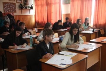 Aproape 55% dintre elevii suceveni nu au reușit să obțină note mai mari de 5