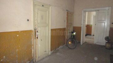 Clădirea de kilometrul 0 al municipiului Rădăuți, la un pas de a deveni o ruină