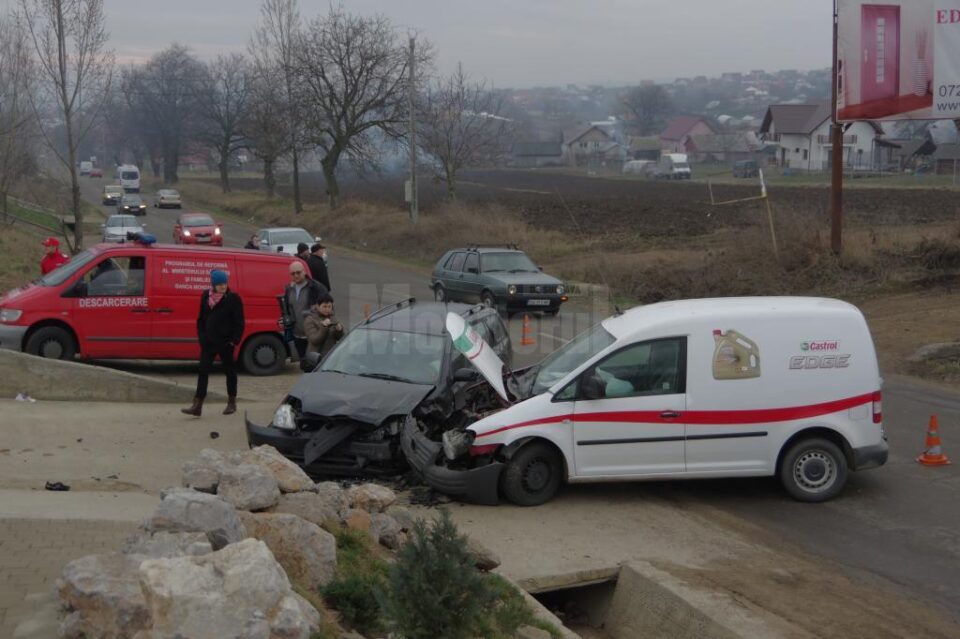 Accident cu patru răniți, dintre care doi copii, între Suceava și Ipotești