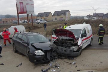 Accident cu patru răniți, dintre care doi copii, între Suceava și Ipotești