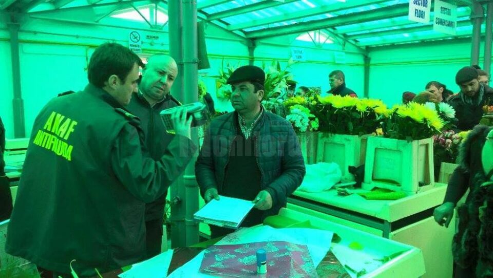 Inspectorii ANAf au verificat emiterea bonurilor de casă la vânzarea florilor Au fost luate la verificat și actele de proveniență a mărfii