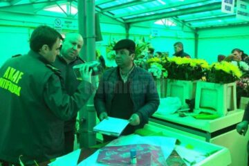 Inspectorii ANAf au verificat emiterea bonurilor de casă la vânzarea florilor Au fost luate la verificat și actele de proveniență a mărfii