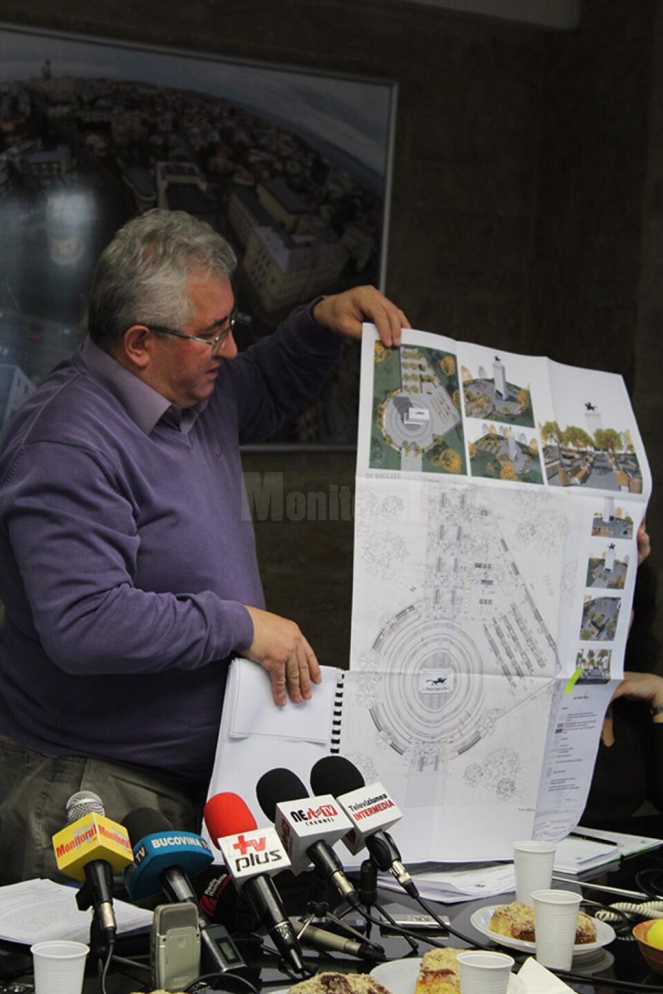 Primarul Ion Lungu a prezentat planul de modernizare a platoului Cetății de Scaun, cu tot cu statuia ecvestra a lui Ștefan cel Mare