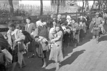 Evrei deportați în Transnistria. Foto: Wikipedia
