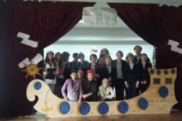 La finalul acțiunii, trupa de teatru a școlii, Trupa Spin, a prezentat în sala Căminului Cultural piesa ,,Vaporul Speranței”
