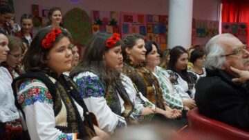 Expoziții de artă plastică, lansări de carte, recitaluri de poezie, momente folclorice la Casa de Cultură din Cajvana