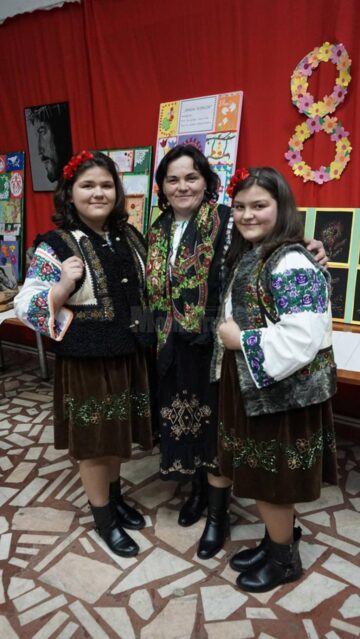 Expoziții de artă plastică, lansări de carte, recitaluri de poezie, momente folclorice la Casa de Cultură din Cajvana