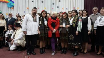 Expoziții de artă plastică, lansări de carte, recitaluri de poezie, momente folclorice la Casa de Cultură din Cajvana