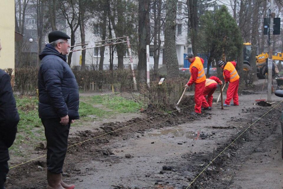 Startul lucrărilor de modernizare a unor străzi importante ale Sucevei a fost dat anul acesta mai devreme, ca urmare a timpului favorabil