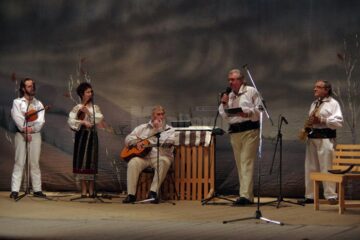 Peste 9.000 de lei adunați pentru Violeta Catargiu, bolnavă de cancer, în urma unui spectacol caritabil desfășurat pe scena suceveană