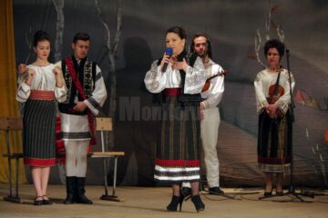 Peste 9.000 de lei adunați pentru Violeta Catargiu, bolnavă de cancer, în urma unui spectacol caritabil desfășurat pe scena suceveană