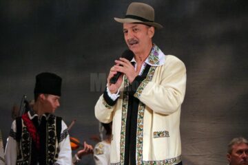 Peste 9.000 de lei adunați pentru Violeta Catargiu, bolnavă de cancer, în urma unui spectacol caritabil desfășurat pe scena suceveană