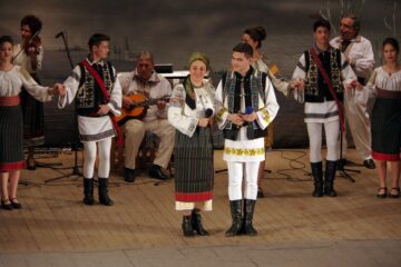 Peste 9.000 de lei adunați pentru Violeta Catargiu, bolnavă de cancer, în urma unui spectacol caritabil desfășurat pe scena suceveană