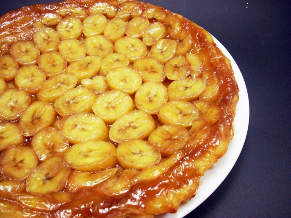 Tartă rapidă cu banane și ciocolată. Foto: recetinesasgaya.blogspot.com