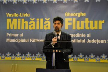 Vasile Liviu Mihăilă: ”Fălticeniul a înflorit într-o perioadă liberală. Din păcate e întuneric acum și roșu, dar floarea de nu-mă-uita, cea mai gingașă floare, va învinge și va trece și peste spini și peste trandafiri”