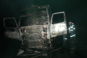 Autotren cuprins de flăcări