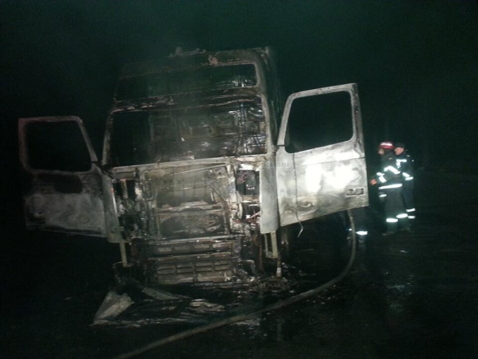 Autotren cuprins de flăcări