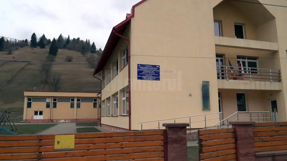 Școala din Poiana Micului