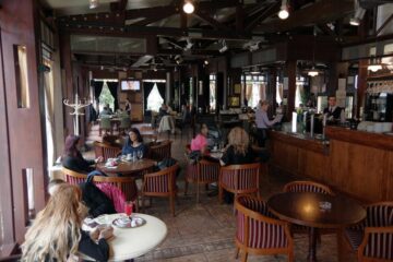 Mâine este ultima zi în care se poate fuma în baruri și restaurante