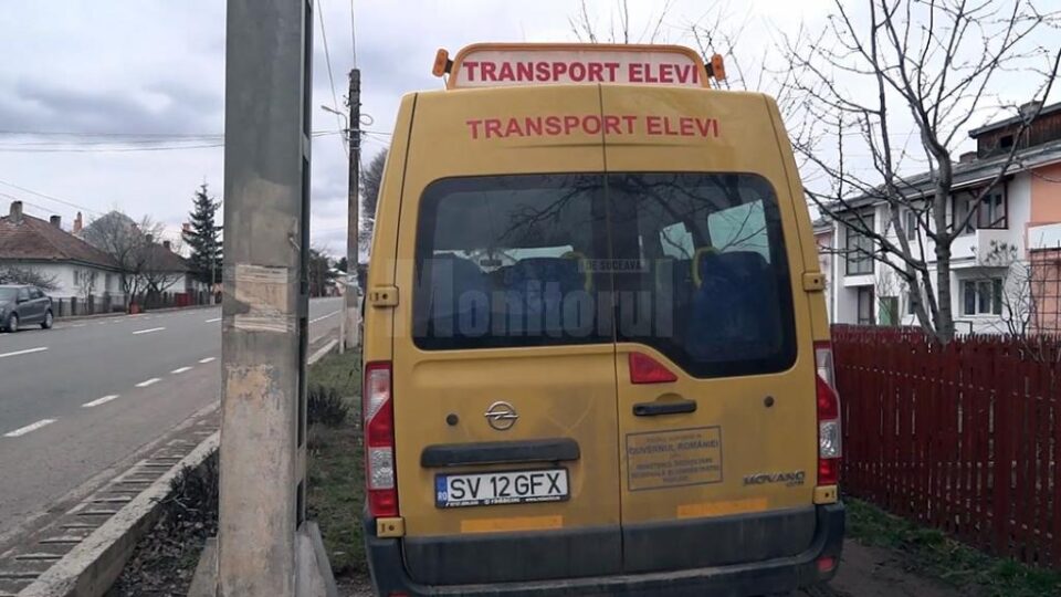 Eleva spune că avansurile s-ar fi petrecut în microbuzul școlar