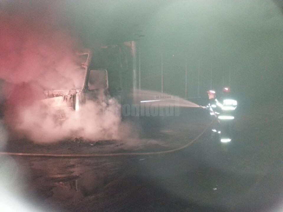 Autotren cuprins de flăcări