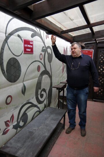 Mâine este ultima zi în care se poate fuma în baruri și restaurante