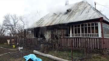 Corpul proprietarului, un bărbat de 67 de ani, a fost găsit carbonizat în interiorul casei