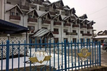 De luni bune, hotelul a fost închis, iar perspectivele de a fi redeschis sunt minime