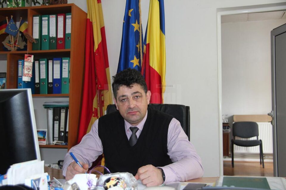 Primarul din Crucea, Dorin Rusu: „Ce să facă cei care locuiesc la etajul 4 la blocuri? Să ducă apă cu găleata pentru a putea folosi WC-urile?”