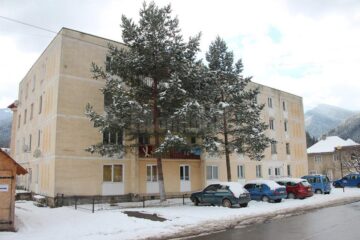 Peste 700 de oameni, majoritatea mineri, care locuiesc în cele 280 de apartamente din comună, fără apă curentă în locuințe