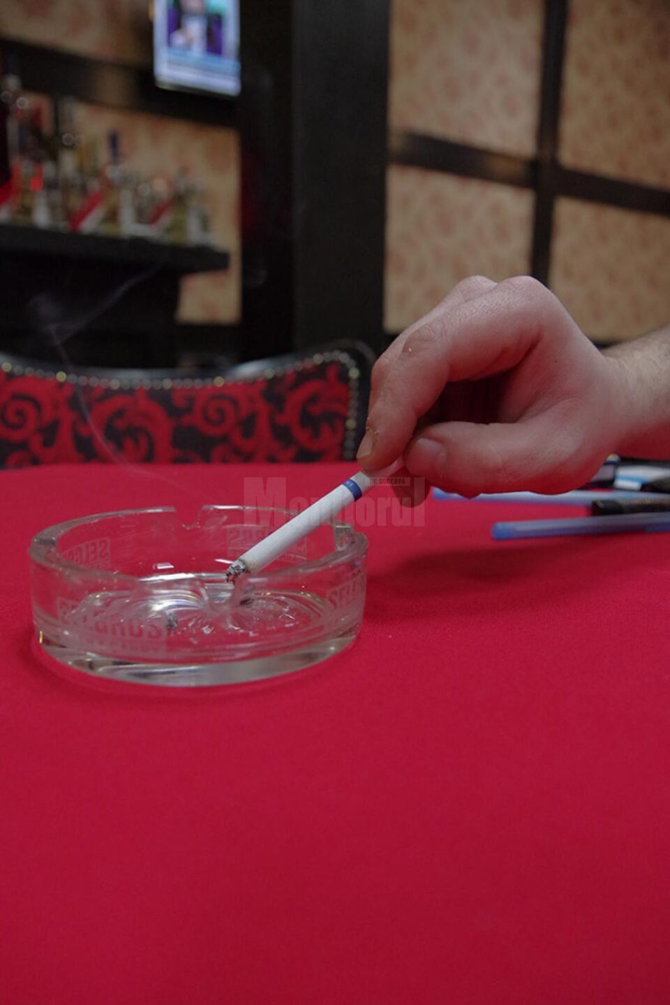 De astăzi, de la ora 00.01, este interzis complet fumatul în spațiile publice închise, în spațiile închise de la locul de muncă și în locurile de joacă pentru copii