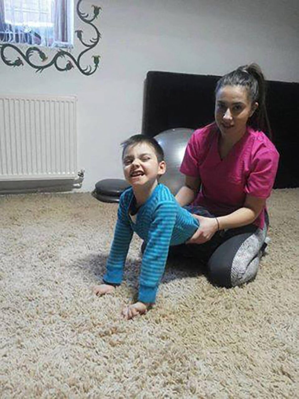 Doi copii diagnosticați cu tetrapareză spastică au nevoie urgent de intervenții chirurgicale la o clinică din Chișinău