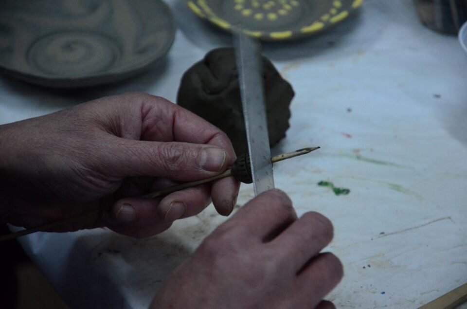Ateliere de olărit, pictură pe ceramică și modelare ceramică, organizate pentru elevi, în „Școala altfel”