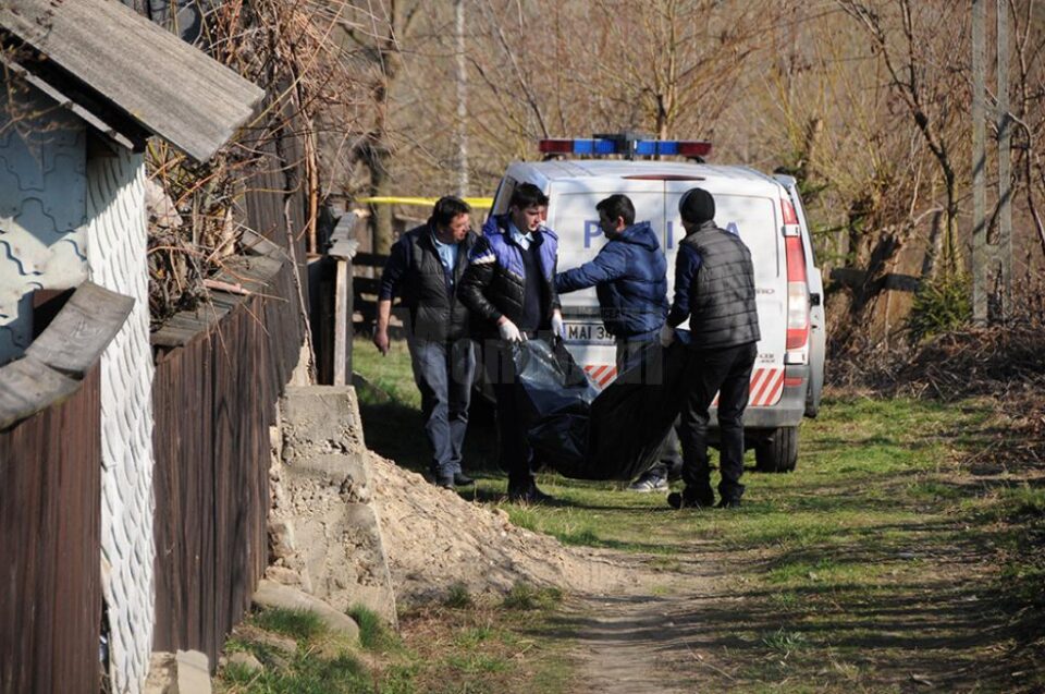 Corpul neînsuflețit al femeii a fost preluat pentru necropsie