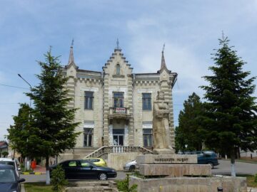 Covorul fermecat de Siret a zburat din oraș cu peste 4.000 de locuitori