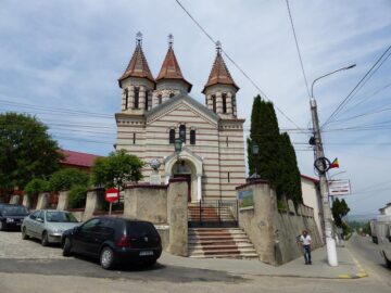 Covorul fermecat de Siret a zburat din oraș cu peste 4.000 de locuitori