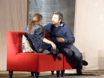 Spectacolul „Mă mut sau nu mă mut? Aceasta e-ntrebarea!” a stârnit hohote de râs și îndelungi aplauze