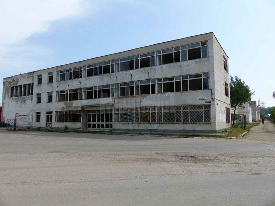 Imaginea tristă a fostei fabrici de covoare Siret